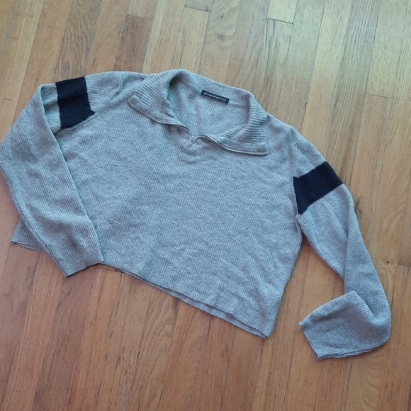 Brandy melville gray cropped sweater - Picture 3 of 6